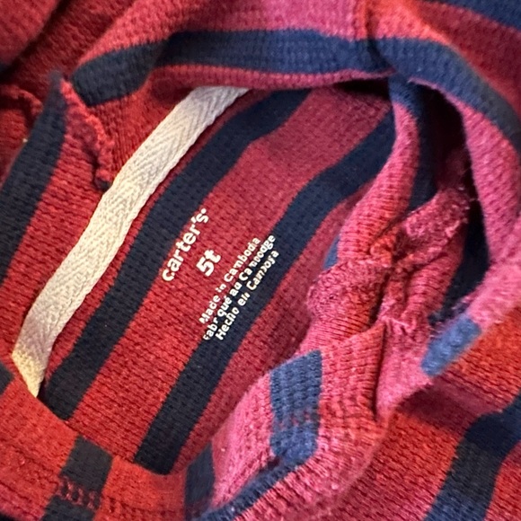 Carter’s boys long sleeve shirt red/blue stripes with hood - size 5T - Picture 2 of 3